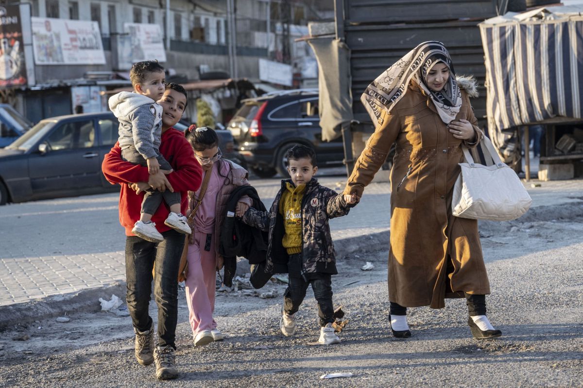 Marea migrație înapoi în Siria. Drumurile sunt blocate de oamenii care se întorc acasă după căderea regimului Bashar al-Assad