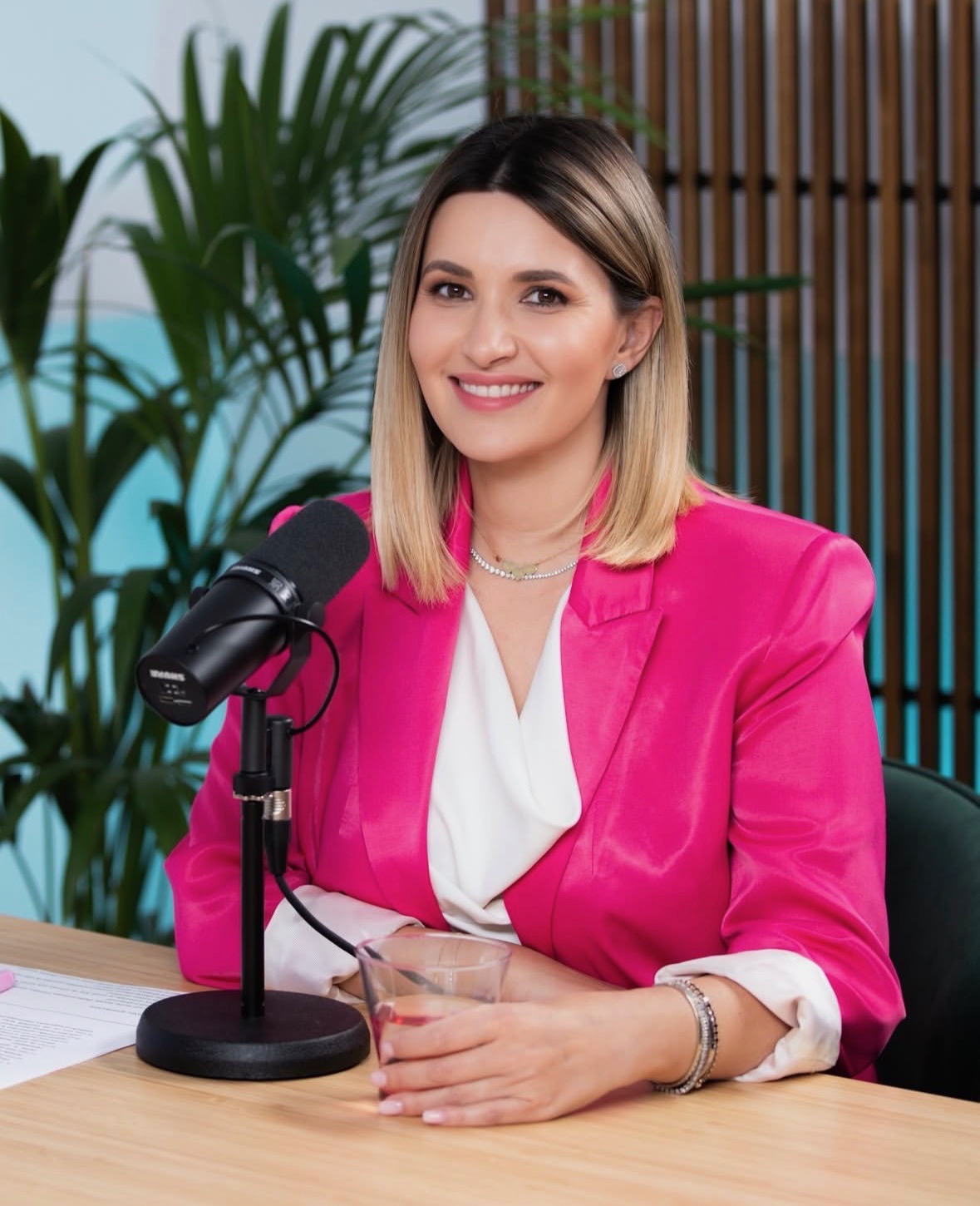Vedeta din România care e studentă la 44 de ani. Ce sacrificii face pentru a putea învăța: „Leg totul de viață”