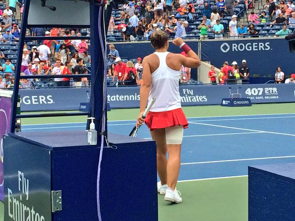 Comentatorii străini sunt șocați de numărul mare de români care o încurajează pe Simona Halep în Canada: ^”Este cea mai iubită jucătoare de tenis a lumii”! GALERIE FOTO