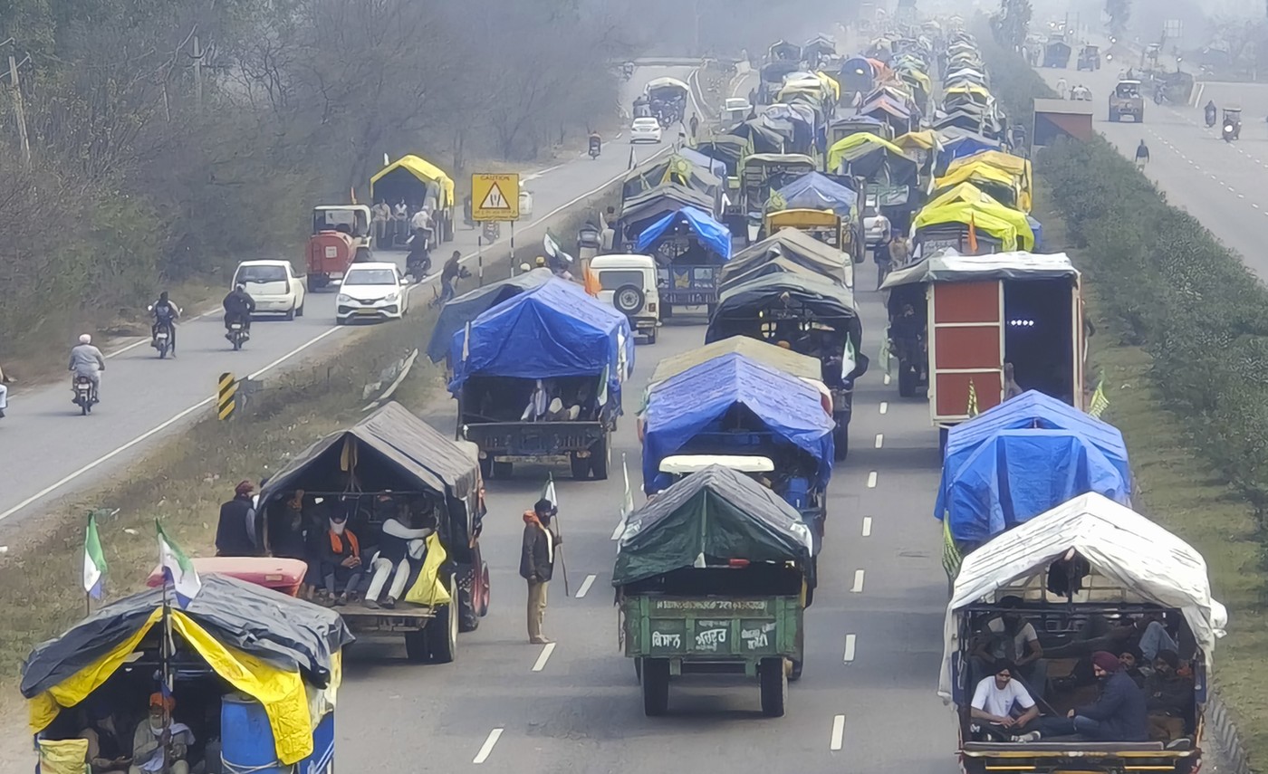 Poliția a oprit cu gaze lacrimogene un marș al fermierilor indieni către capitala New Delhi