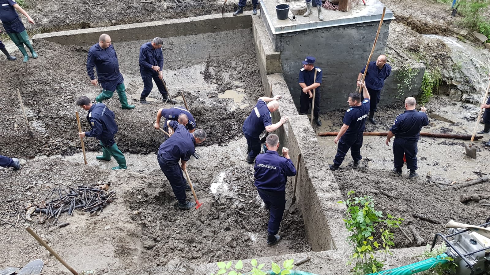 Bilanțul inundațiilor din România, duminică, 1 iulie. Patru oameni au murit, sute de familii evacuate și drumuri blocate de viitură