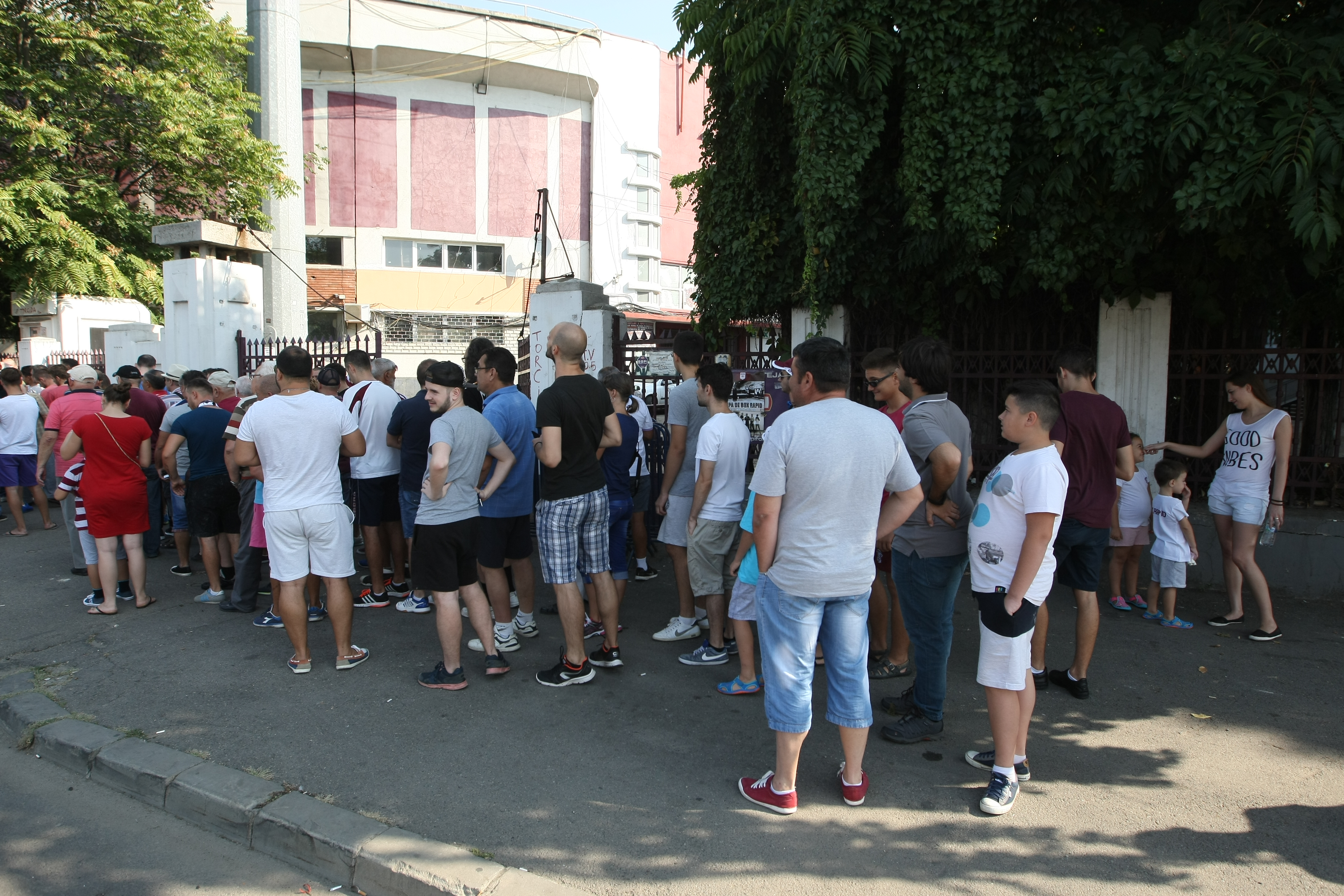 Meciul AFC Rapid - ASSC Rapid, din Liga V, întârziat cu un sfert de oră: s-a defectat imprimanta care tipărea biletele! Scor categoric: 5-0 | FOTO