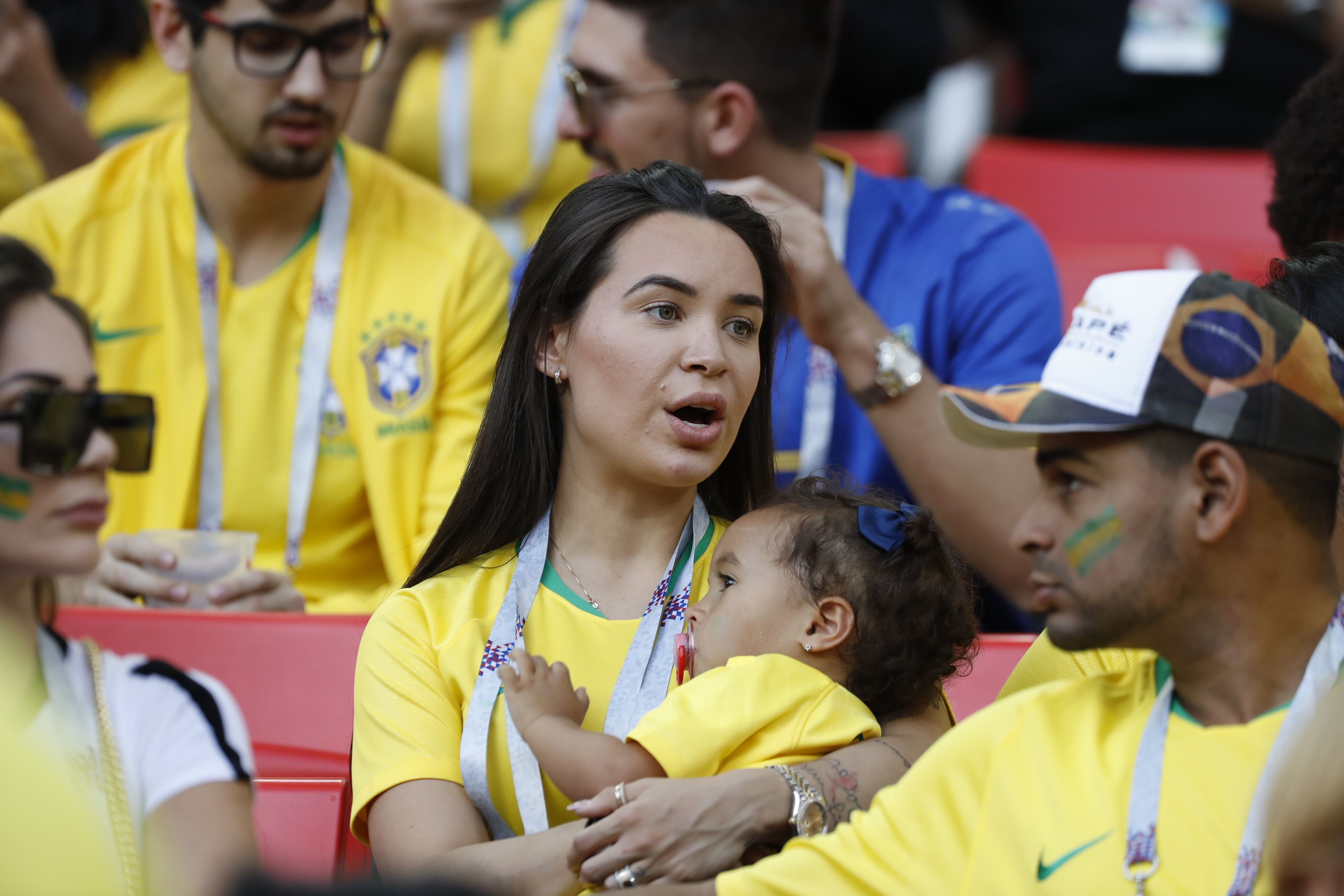 Fotbaliștii din naționala Braziliei sunt susținuți de iubite, soții și fotomodele celebre la Cupa Mondială de fotbal 2018 / GALERIE FOTO
