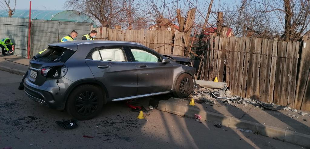 Șoferița cu Mercedes care a omorât o fetiță și o tânără pe trotuar, bătută cu lopata de martori, în București, imediat după accident