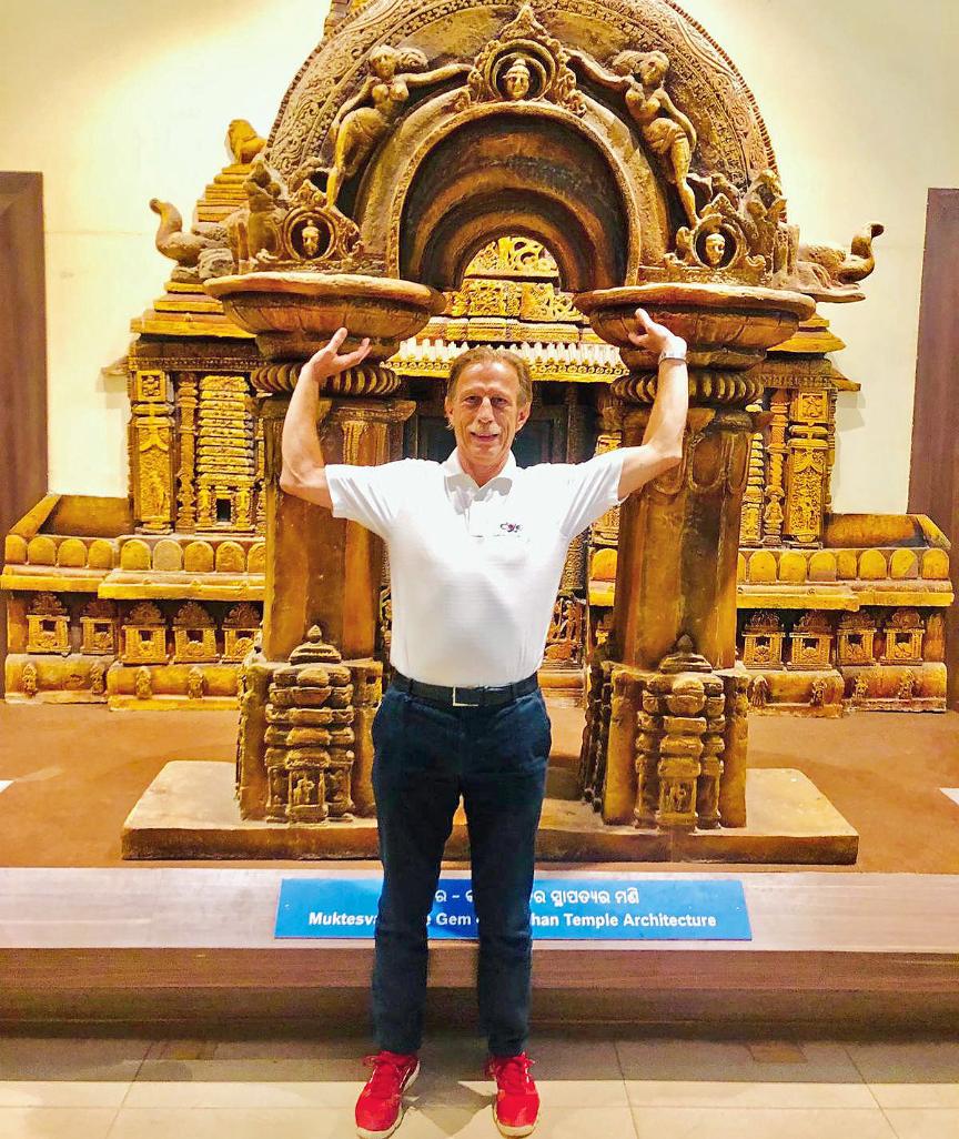 Christoph Daum promovează fotbalul în India, echipat în treningul naționalei României | GALERIE FOTO