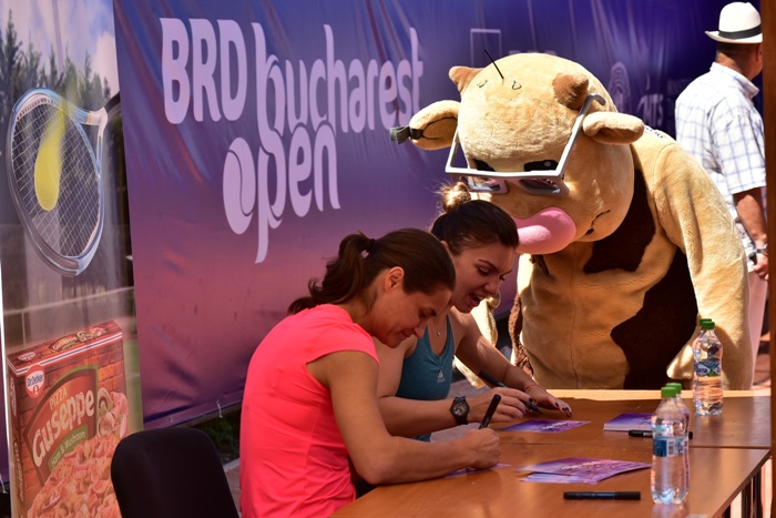 Openul de tenis al României. Simona Halep a dat autografe la foc automat, la ”Kids Day”. O nuntă a perturbat calificările de sâmbătă / FOTO&VIDEO