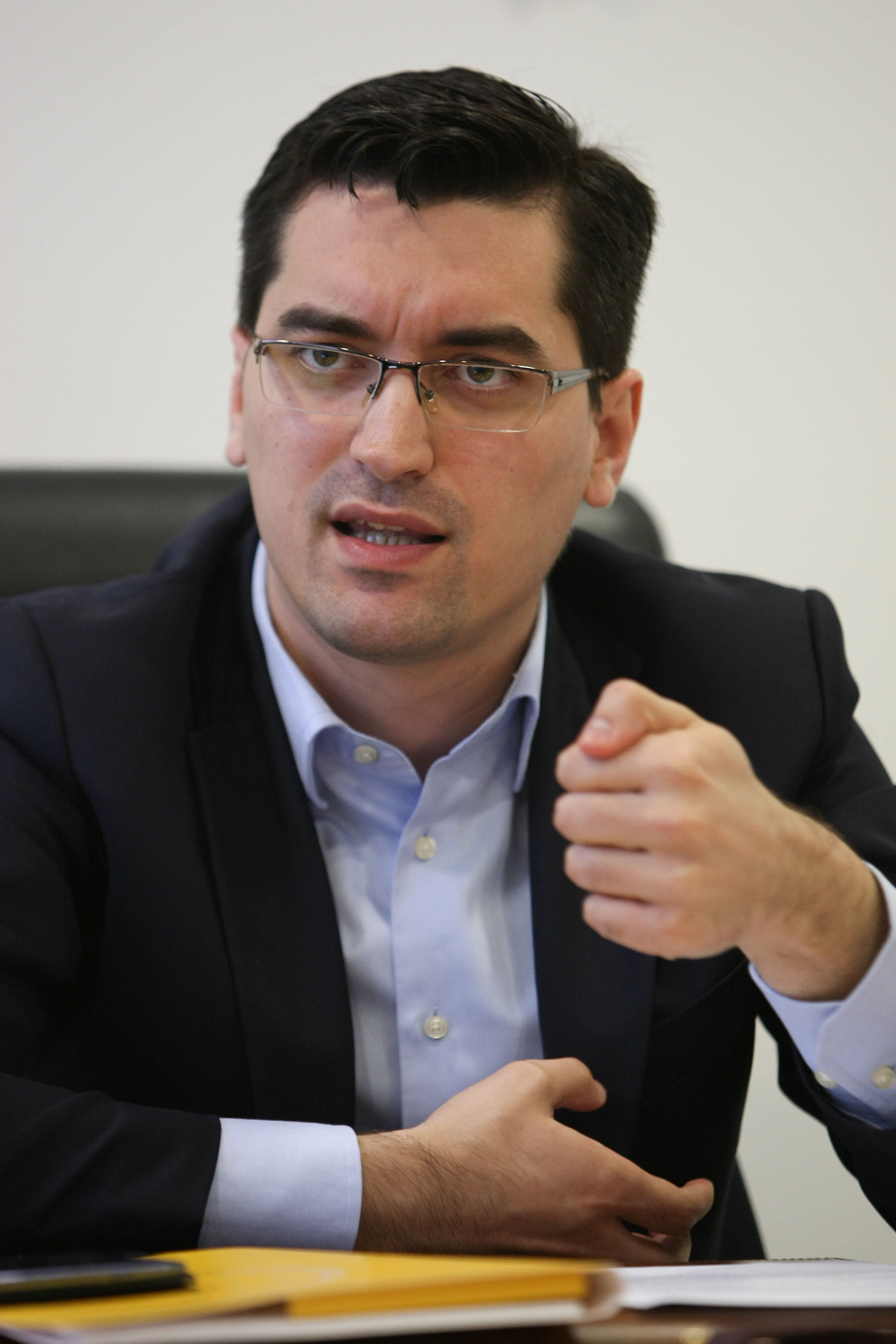Iordănescu și-a asigurat buncărul de la Euro 2016: ”Nici măcar dronele nu vor zbura deasupra hotelului”. Burleanu: ”E inadmisibil ca o echipă din play-out să joace în Europa”. Ce face FRF cu insolvenții. Modelul sârb