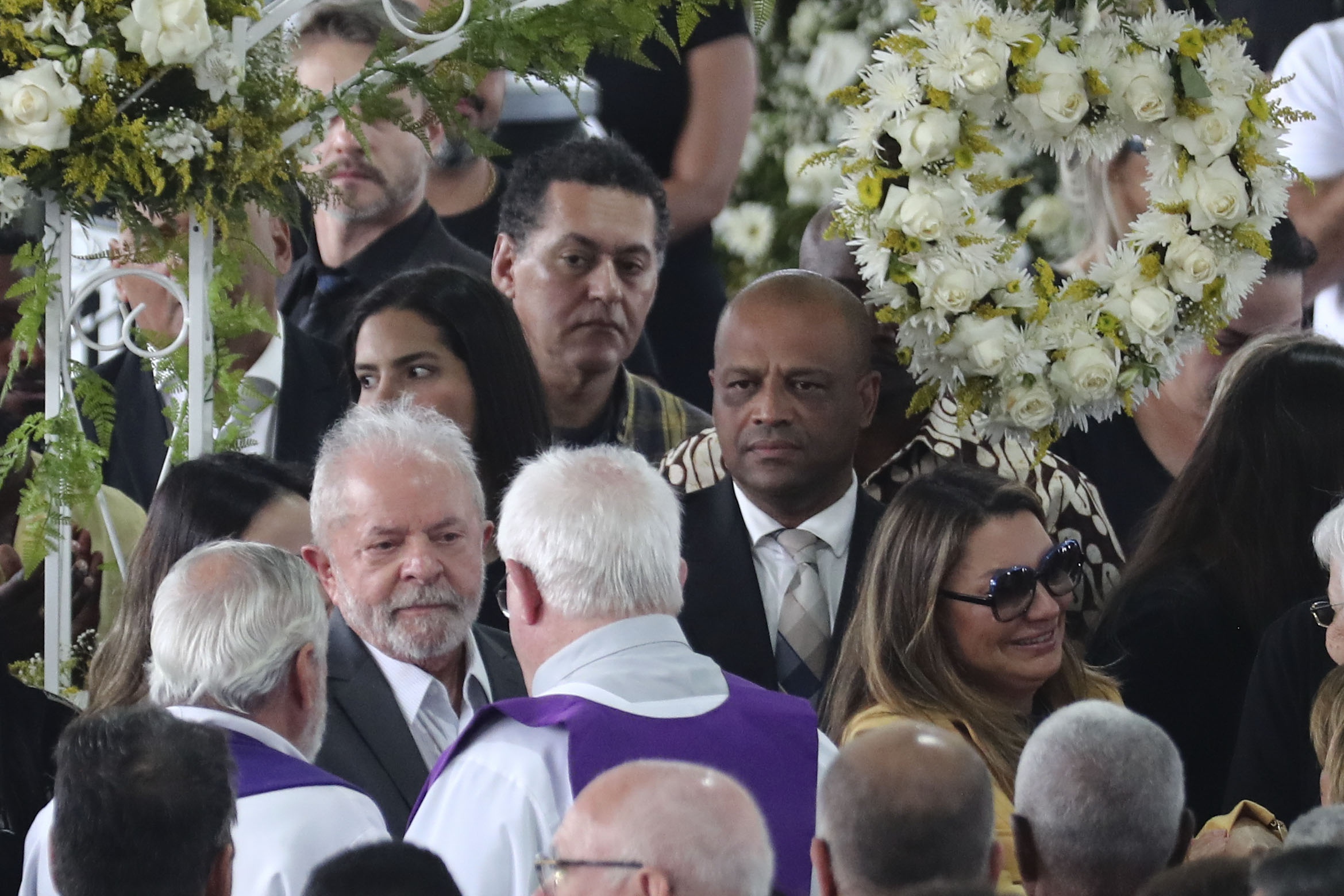 Procesiune de patru ore la înmormântarea lui Pele. Marele fotbalist a fost condus pe ultimul drum de sute de mii de brazilieni