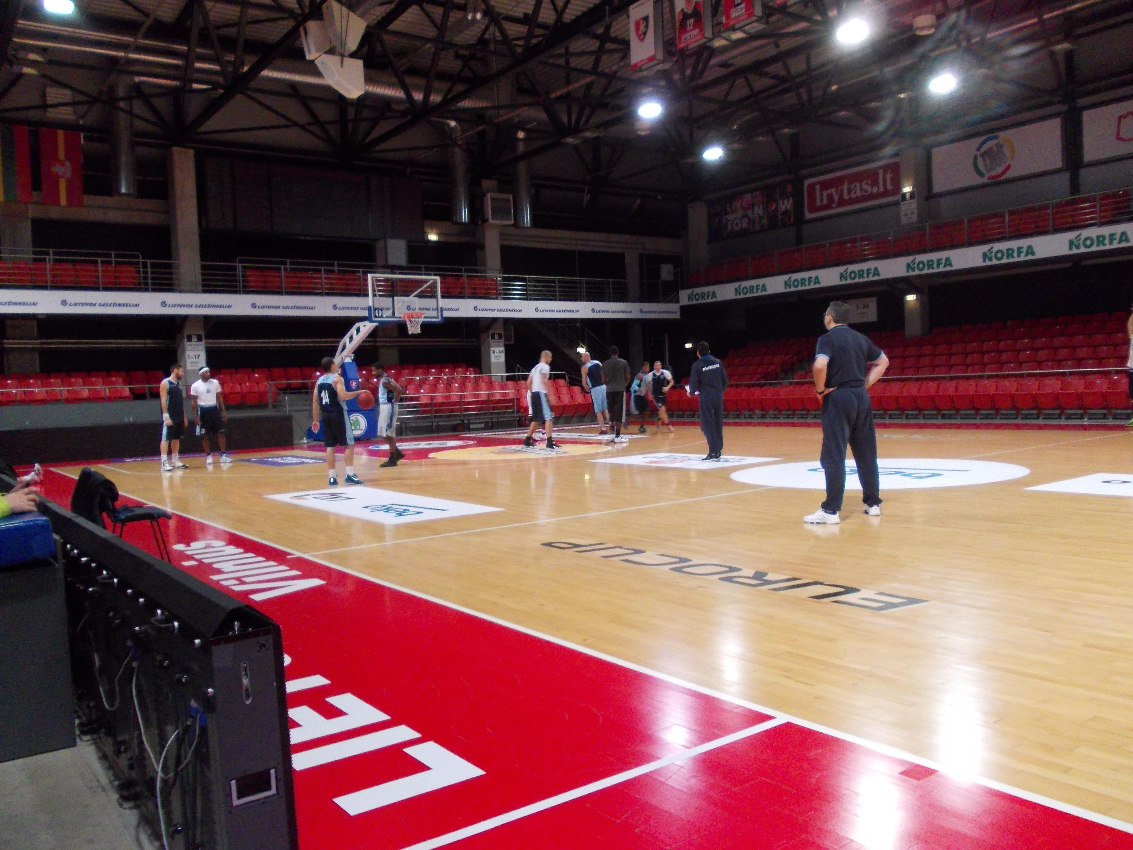 CORESPONDENŢĂ/ Vilnius, sub zăpadă, Asesoft - gheaţă la mal. Lietuvos - Asesoft 79-72, în Eurocup