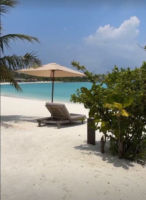 Bianca Drăgușanu și Gabi Bădălău au ajuns din Dubai în Maldive. Cum a apărut pe plajă, în costum de baie, iubita omului de afaceri