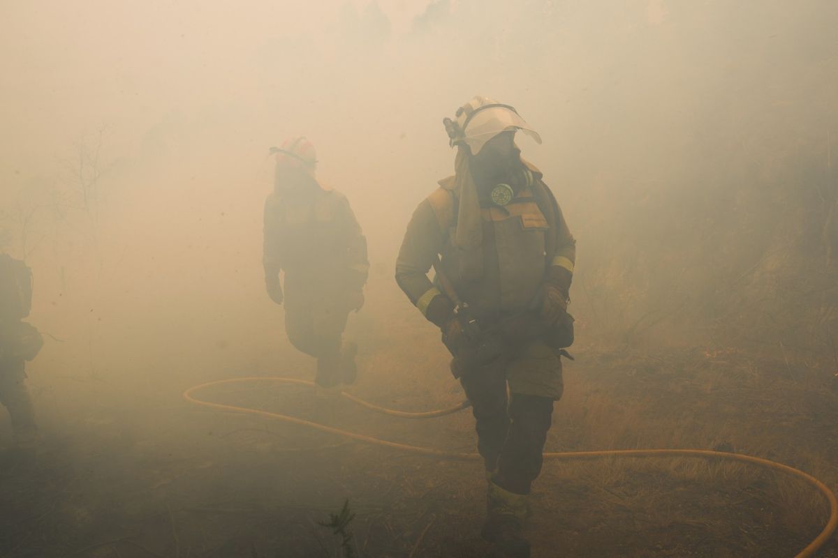 Șapte morți, între ei trei pompieri, și 40 de răniți, în incendiile de vegetație din Portugalia. Guvernul a declarat situație de „calamitate”