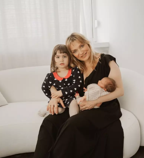 Perioadă dificilă pentru Cristina Cioran. Ce se întâmplă cu fetița ei, după ce Alex Dobrescu a fost reținut de DIICOT pentru consum și trafic de droguri