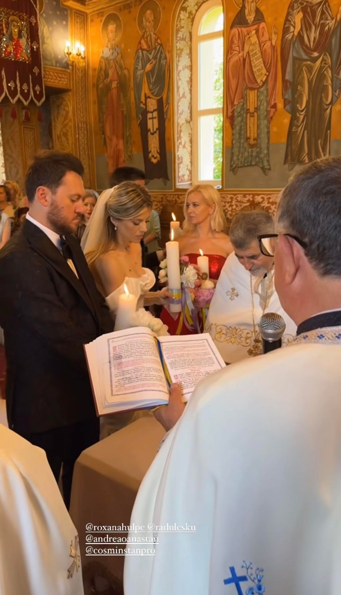 Imagini de la nunta Roxanei Hulpe. Tatăl preot a condus-o la altar, iar Cabral și Andreea Ibacka au fost nași