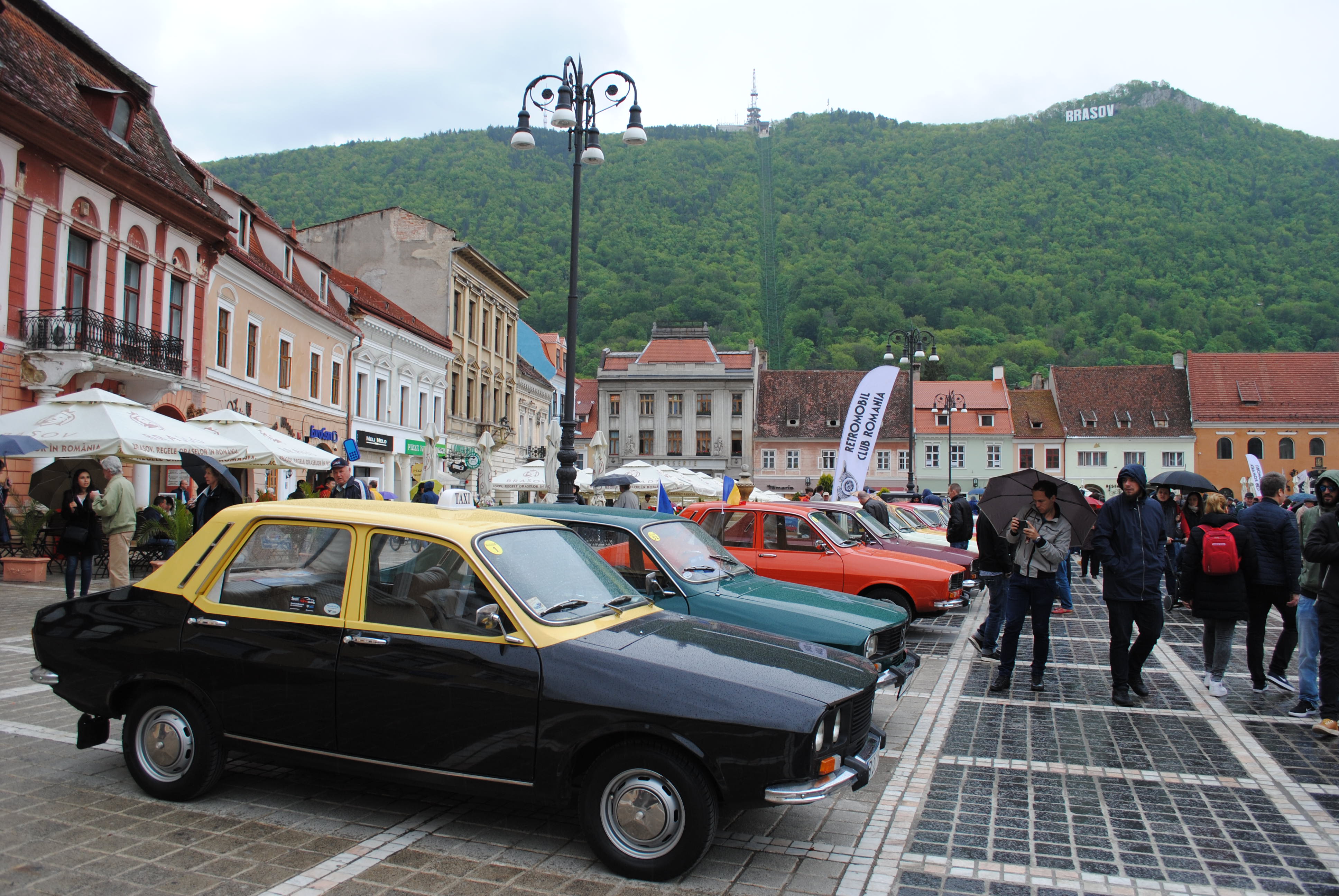 Unul din cei mai mari colecționari de Dacia trăiește în Austria, dar a venit la Brașov la întrunirea Dacia Clasic | GALERIE FOTO