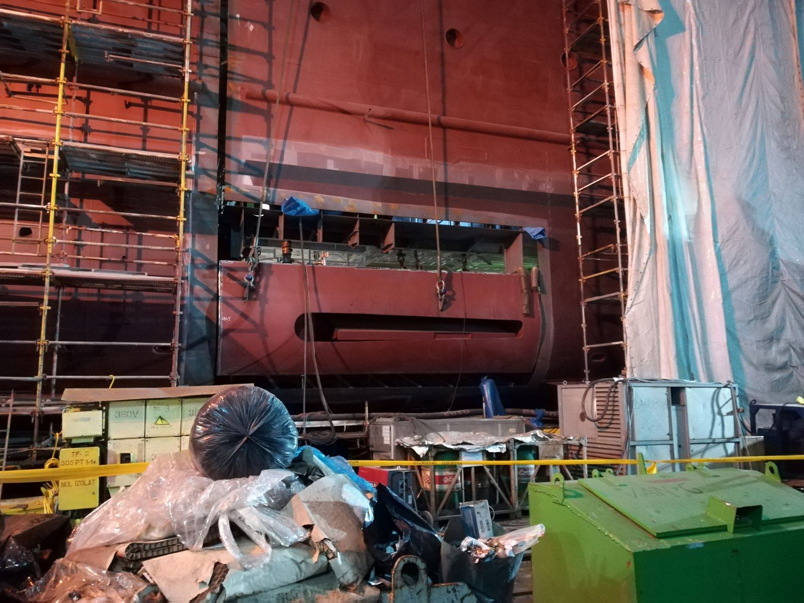 Angajat al Șantierului Naval Vard din Tulcea, mort după ce și-a strivit capul între perete și o piesă metalică | FOTO&VIDEO
