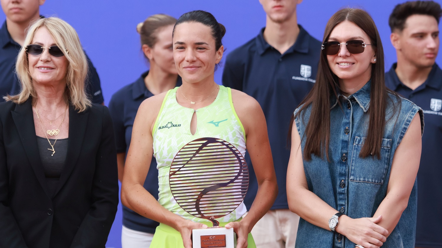 Cât costă rochia Prada purtată de Simona Halep la turneul lui Ion Țiriac. A atras atenția și cu pantofii viu colorați