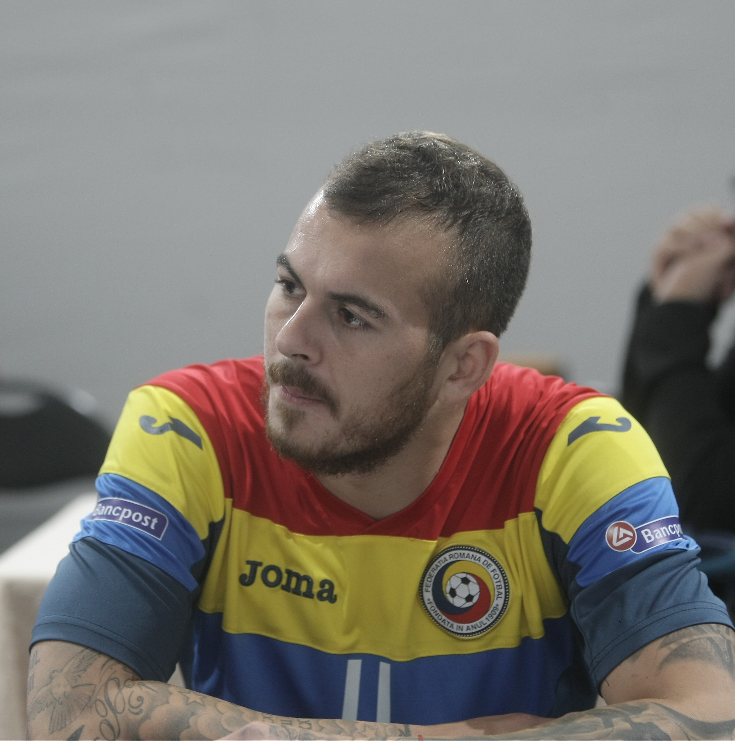 Armenia - România (sâmbătă, ora 19.00, TVR 1). Alibec, deranjat de criticile lui Bölöni: ”A exagerat!”. Atacantul dă sfoară-n țară: ”N-am iubită” / INTERVIU & GALERIE FOTO