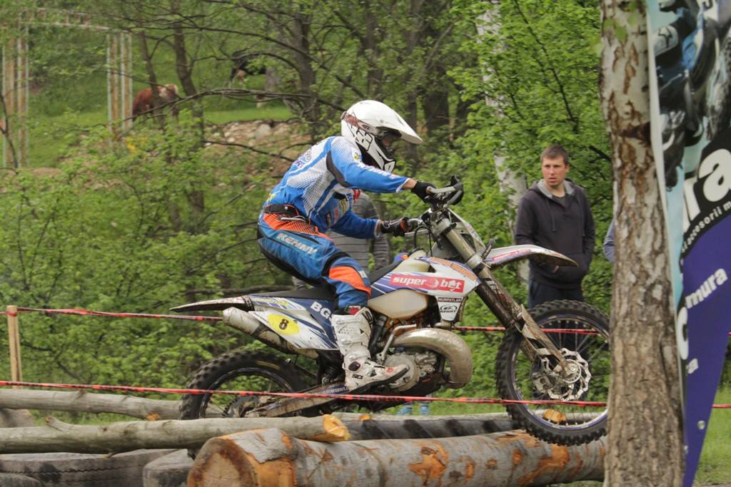 FOTO/ Atenție, trec motocicliștii... extremi!