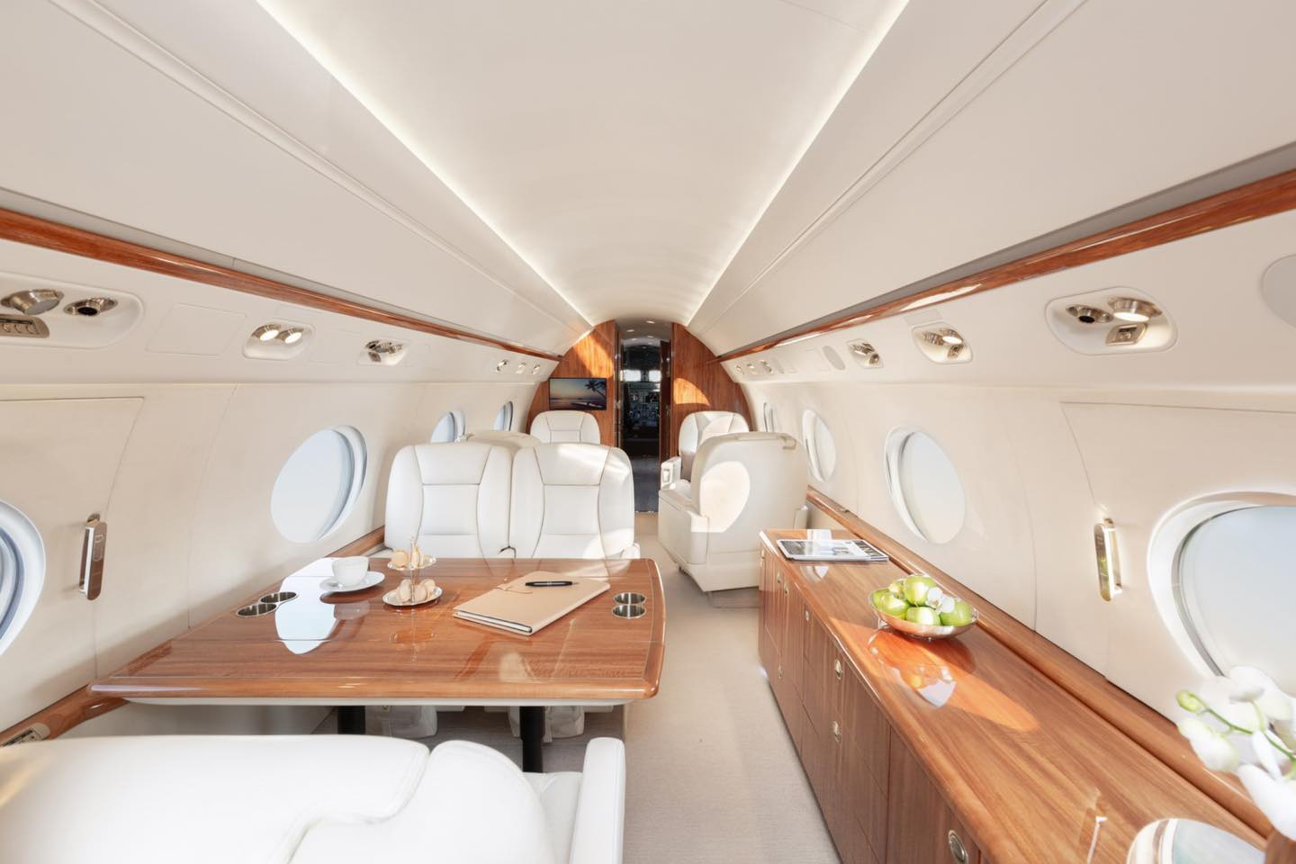 Iohannis a decolat din Sibiu către Coreea de Sud cu un avion de lux. Miniștrii din delegație au călătorit separat