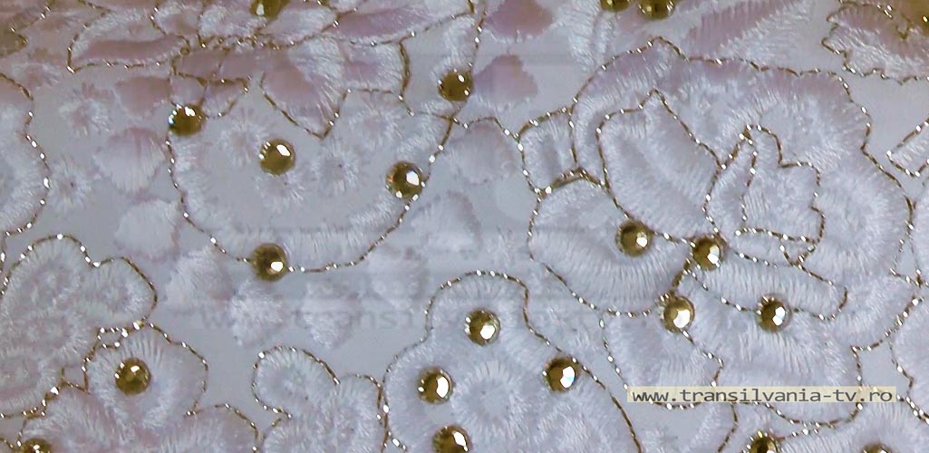 Cele mai scumpe costume populare din Țara Oașului, decorate cu cristale Swarovski. Modelele costă chiar și 20.000 de euro