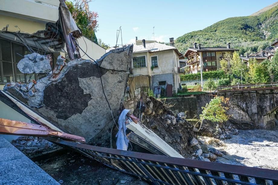 Furtuna Alex a făcut ravagii în Franţa şi Italia. Cel puţin două persoane au murit, iar alte nouă sunt date dispărute