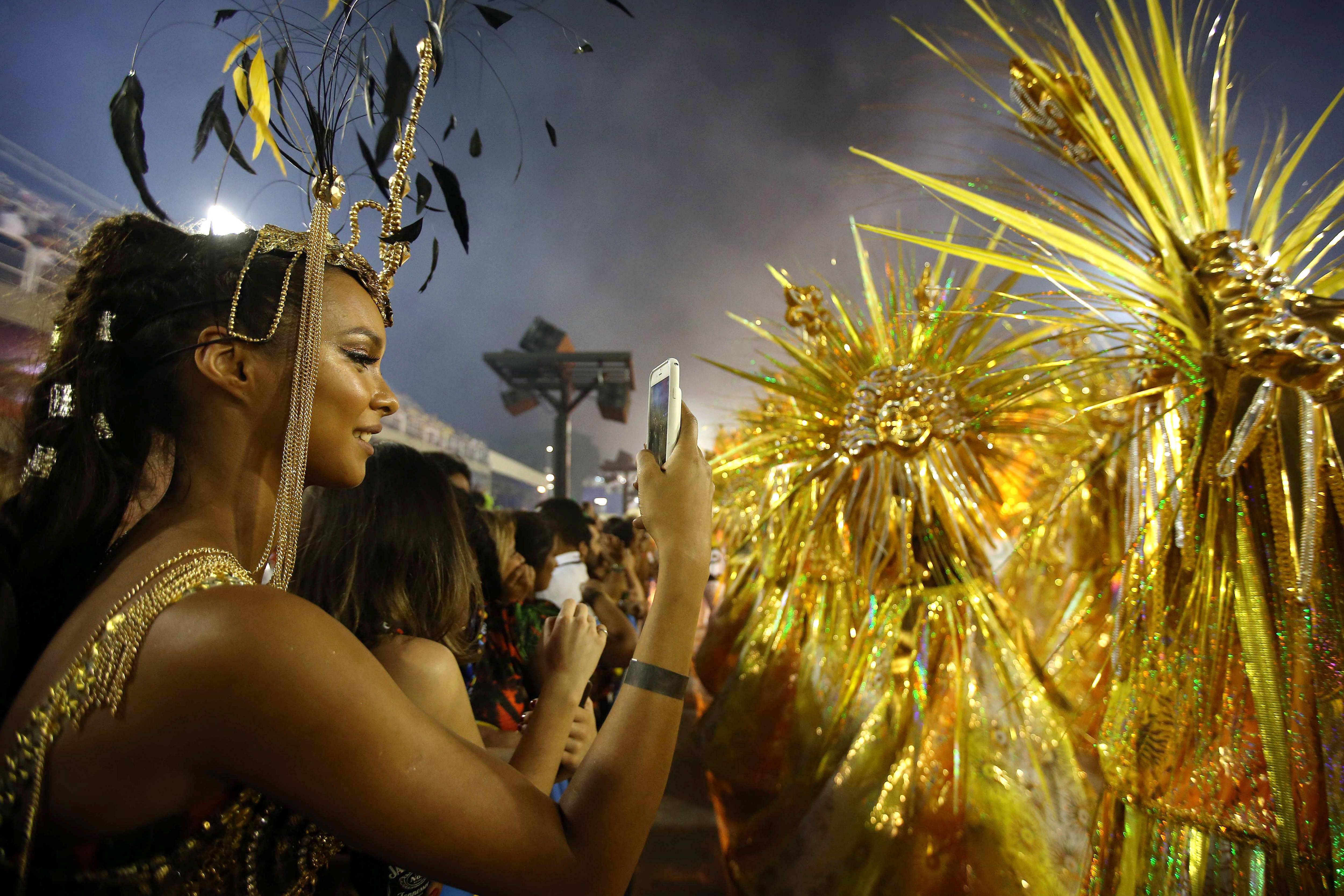 GALERIE FOTO | Imagini uluitoare surprinse în timpul Carnavalului de la Rio de Janeiro