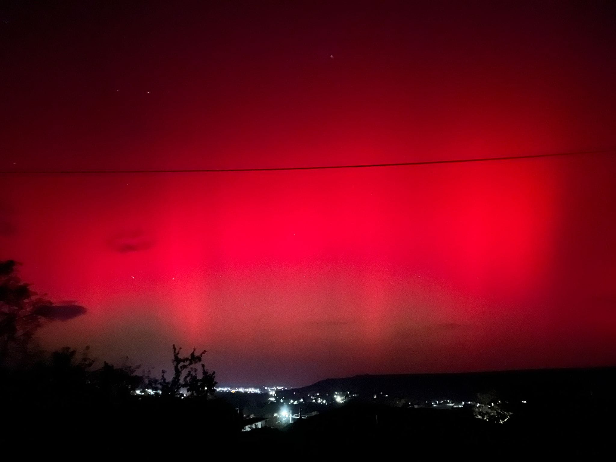 Aurora boreală, din nou vizibilă pe cerul României. „Spectacolul” a fost observat din aproape toate judeţele ţării