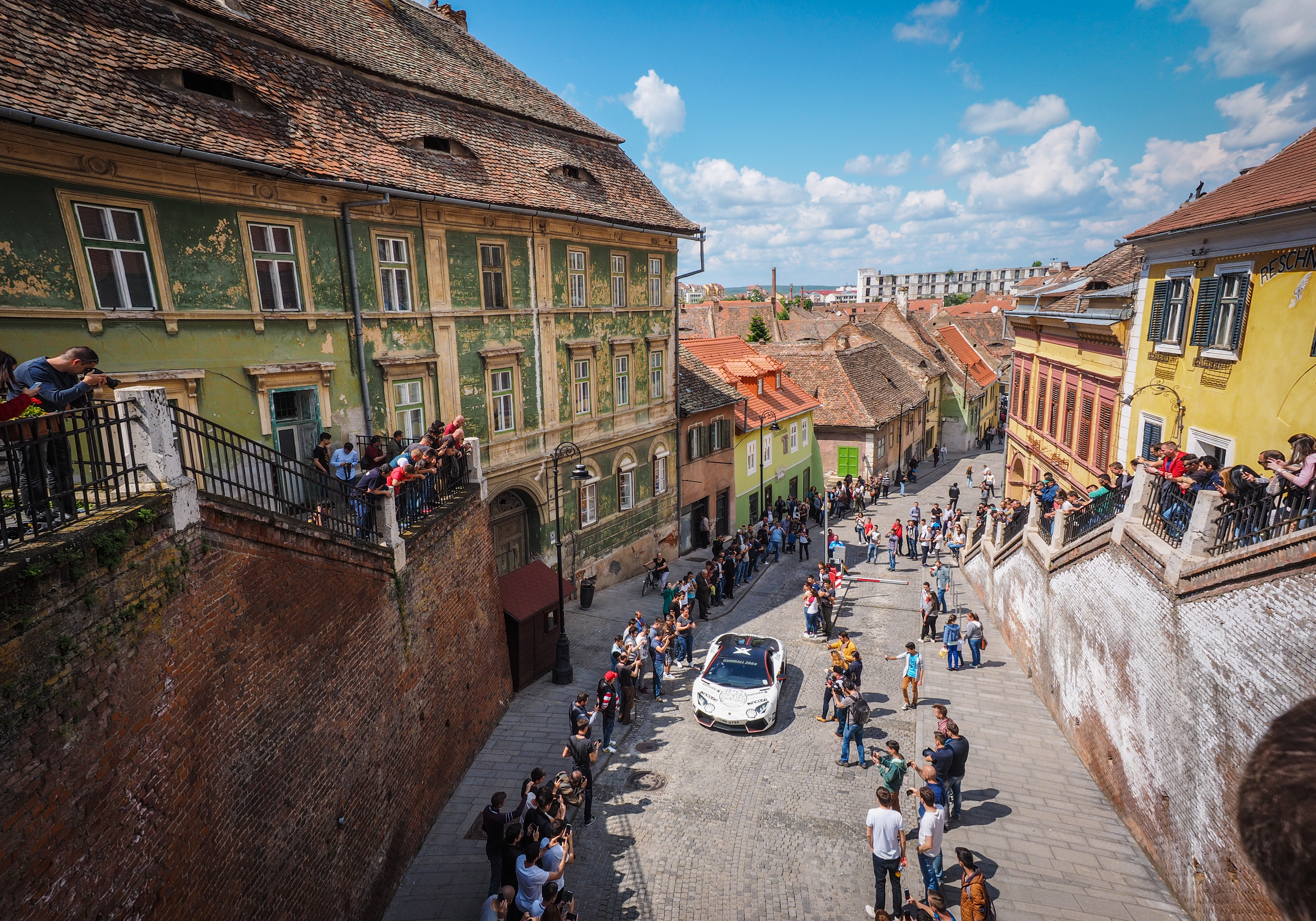 GUMBALL 3000: Bolizii de lux conduși de bogații lumii au ajuns în România! Un șofer a rămas fără permis după ce a condus cu 216 km/oră GALERIE FOTO & VIDEO