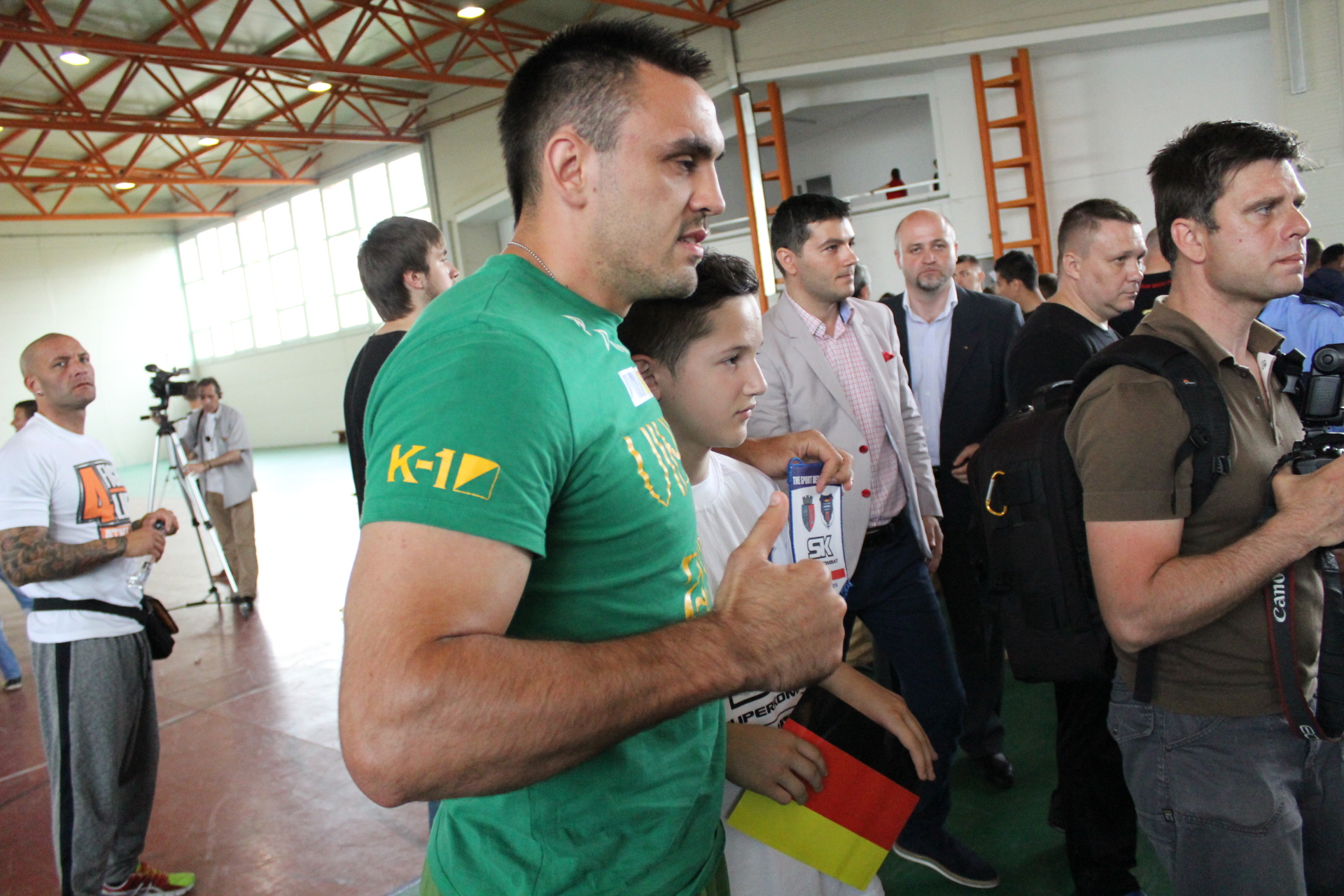 Superkombat : Irimia și luptătorii săi au inaugurat o sală de sport în Ovidiu 