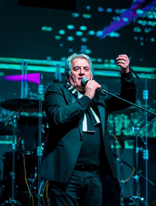 VIDEO/ Cântăreții români au petrecut "Revelionul Artiștilor" cu șampanie și confetti