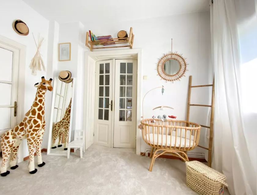 Imagini din casa în care Laura Cosoi locuiește. Camera fetițelor pare desprinsă din povești