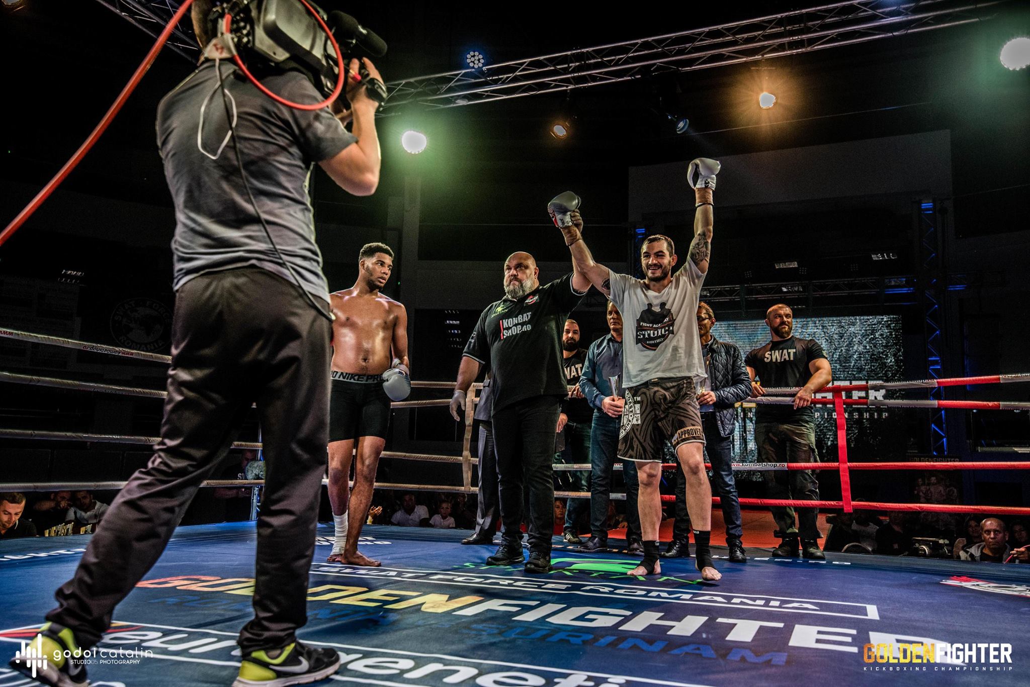 Meciuri spectaculoase la Golden Fighter Craiova. Centura intercontinentală WKU a fost câștigată de Adrian Mitu FOTO&VIDEO
