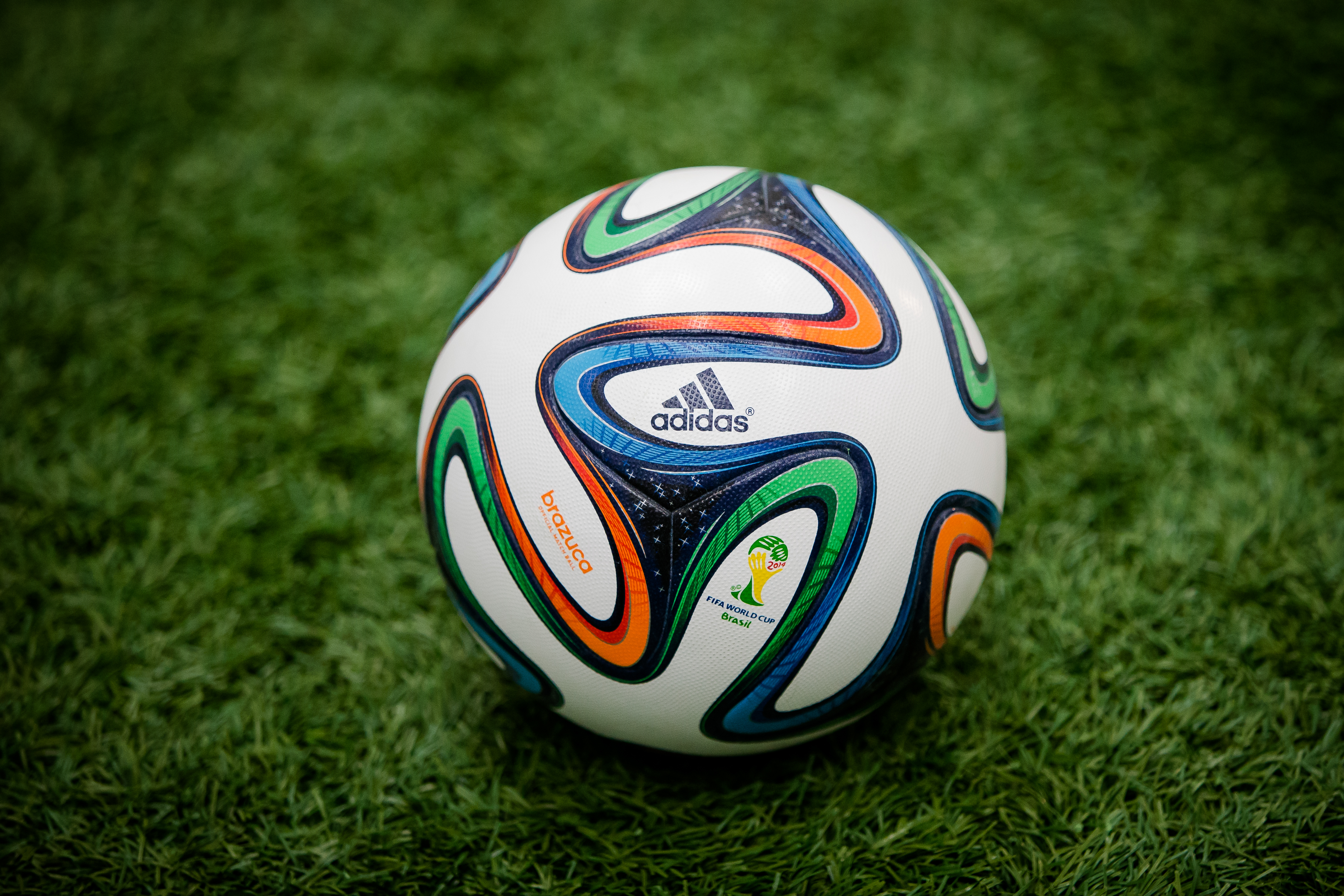 Adidas Piłka nożna World Cup 2014 Brazuca Official Match Ball 5