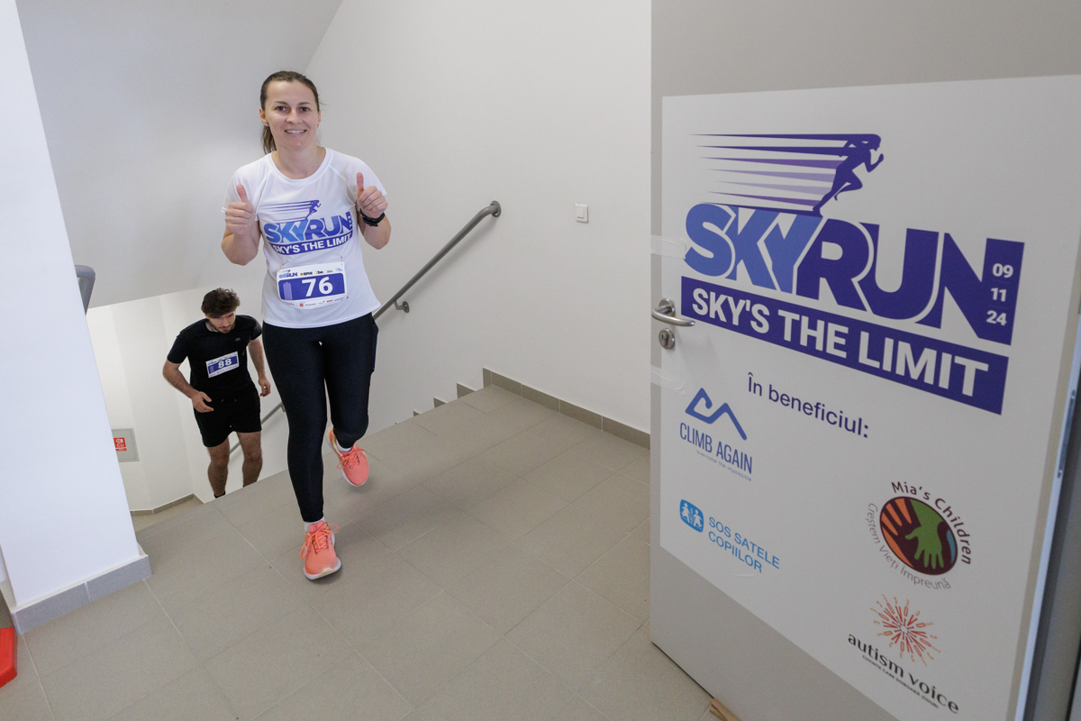 780 de oameni au urcat cele 620 de scări ale Sky Tower, cea mai înaltă clădire din București. Cel mai vârstnic participant a avut 77 de ani: „Merg la sală de cinci ori pe săptămână”