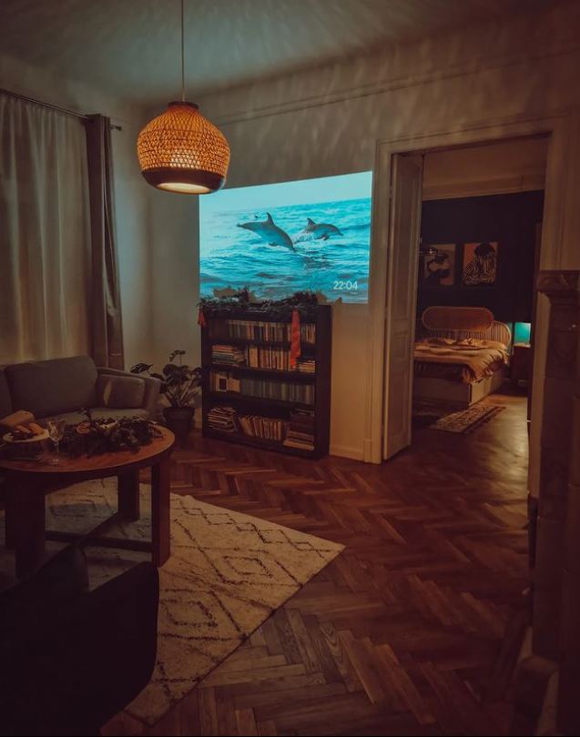 Imagini din apartamentul Danei Rogoz. Actrița l-a renovat recent: „Am ținut foarte mult să păstrăm sobele originale, parchetul și tâmplăria casei”