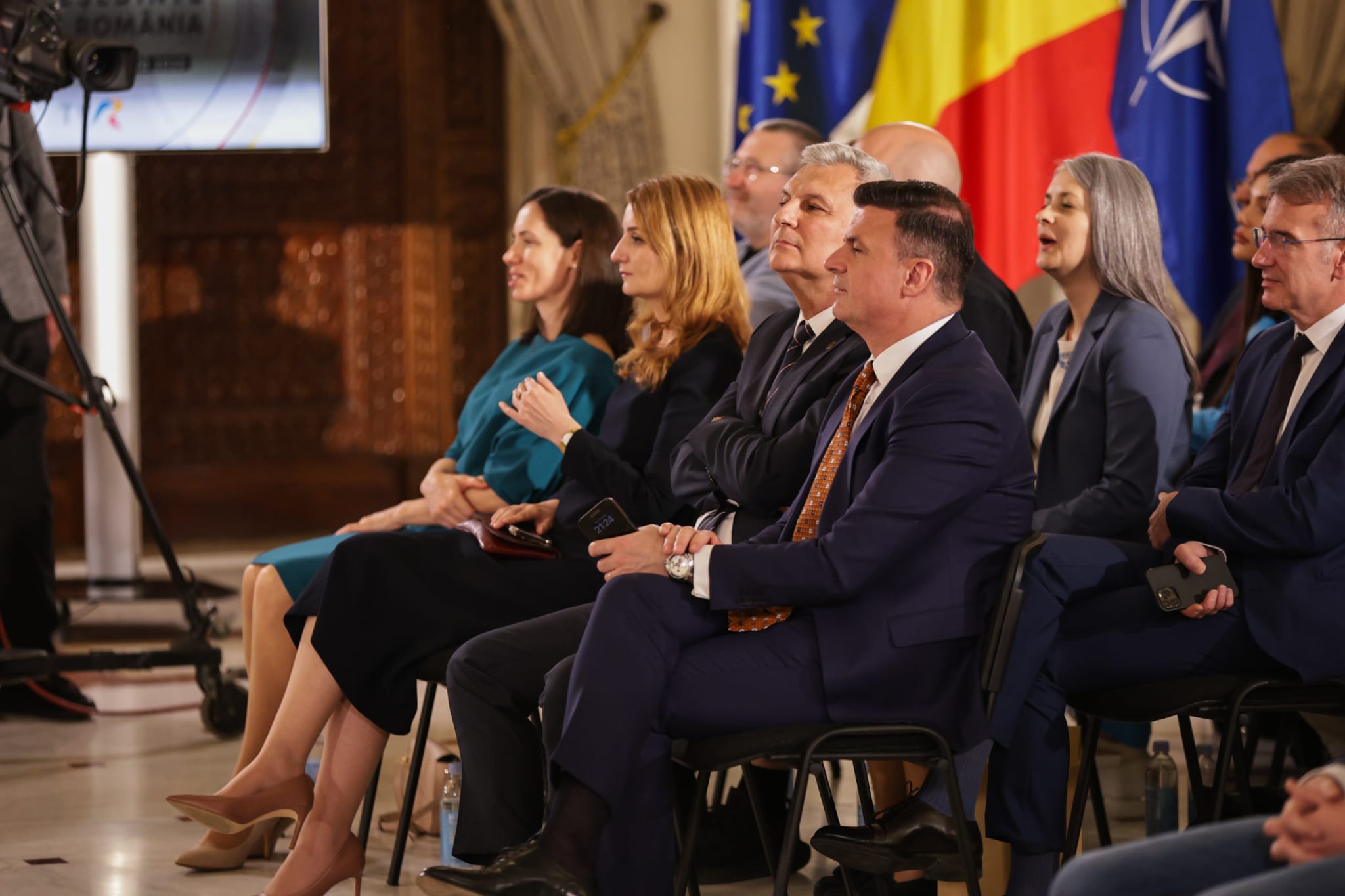 Oamenii din sală care nu s-au văzut la televizor la dezbaterea electorală de la TVR, invitați de marcă ai televiziunii naționale