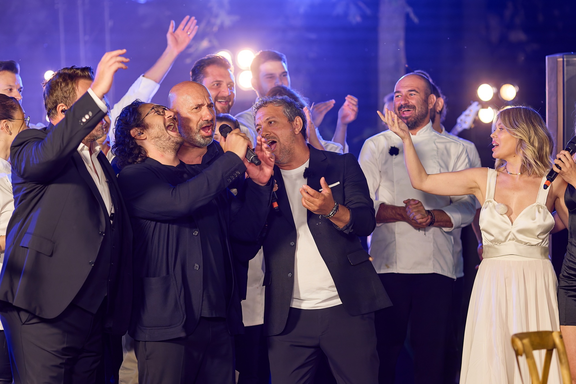 MasterChef, 17 noiembrie 2025. Cei 10 concurenți au lucrat ca o singură echipă într-o probă care a celebrat 30 de ani de PRO TV