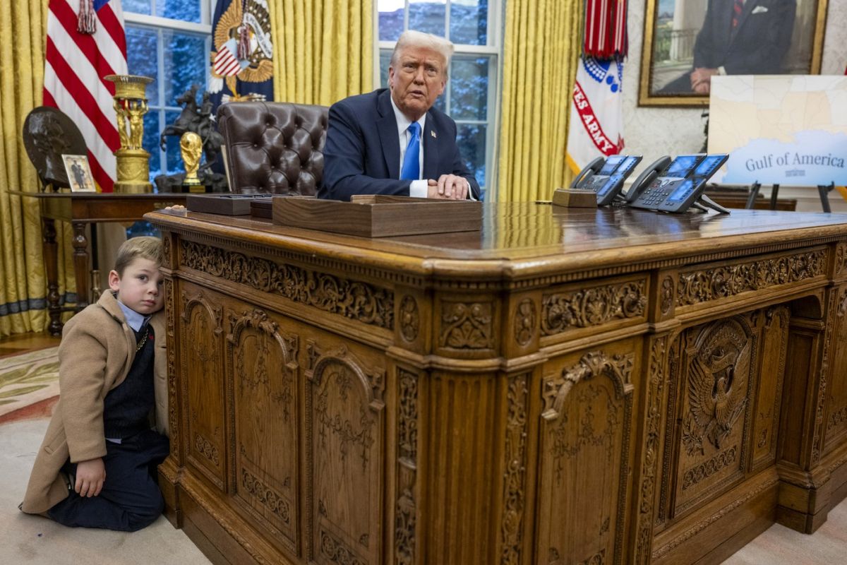 Fiul de 4 ani al lui Elon Musk a făcut spectacol în Biroul Oval: s-a scobit în nas, i-a șoptit ceva la ureche lui Donald Trump și s-a urcat în capul tatălui său