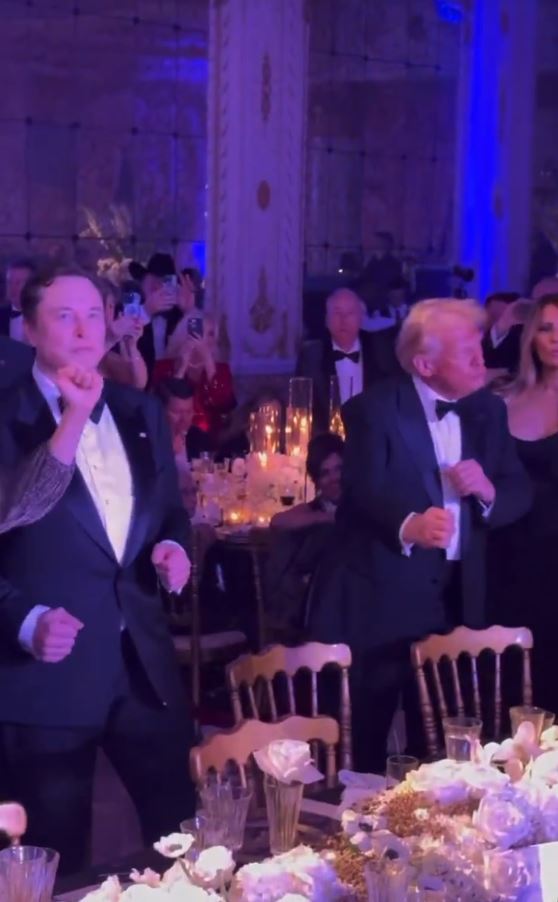 Donald Trump și Elon Musk, dans viral în noaptea de Revelion. S-au distrat pe ritmurile piesei „YMCA” VIDEO