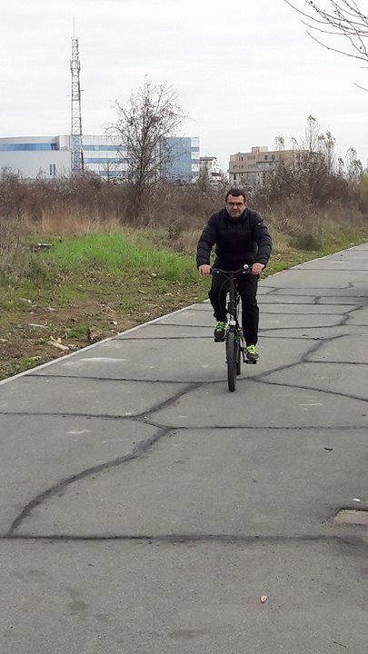EXCLUSIV/ ”Limuzina” cu care Mihai Mărgineanu pleacă de la aeroport are... două roți!  De la manșa propriului avion, direct pe bicicletă!
