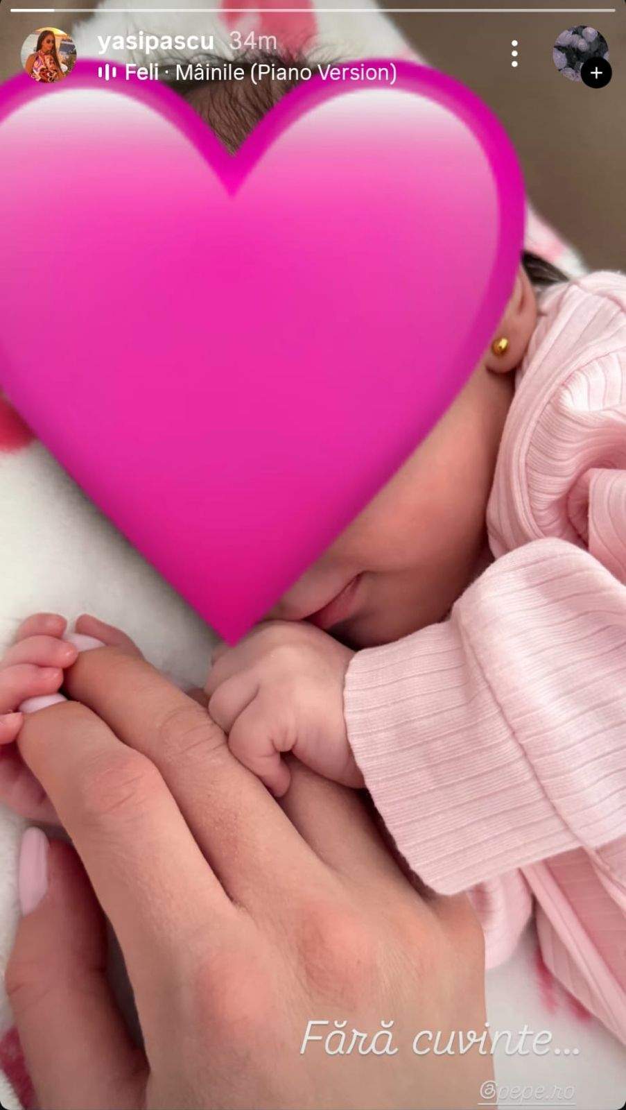 Imagine adorabilă cu cea de-a treia fiică a lui Pepe. Jessica are două săptămâni de când a venit pe lume