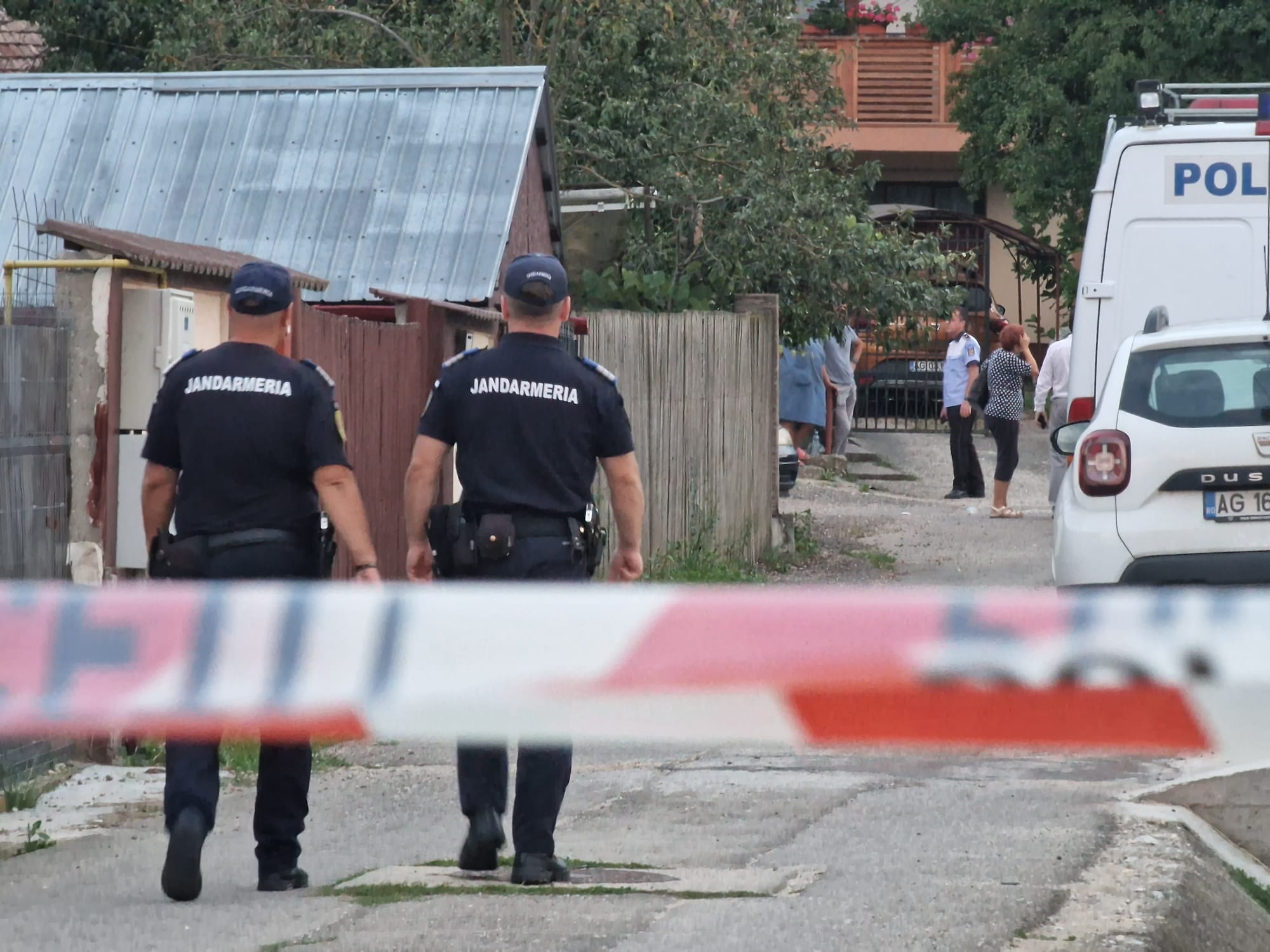 Cinci membri ai unei familii, între care o fetiță de 5 ani, uciși în casa lor, în Argeș. Cine este principalul suspect al crimelor