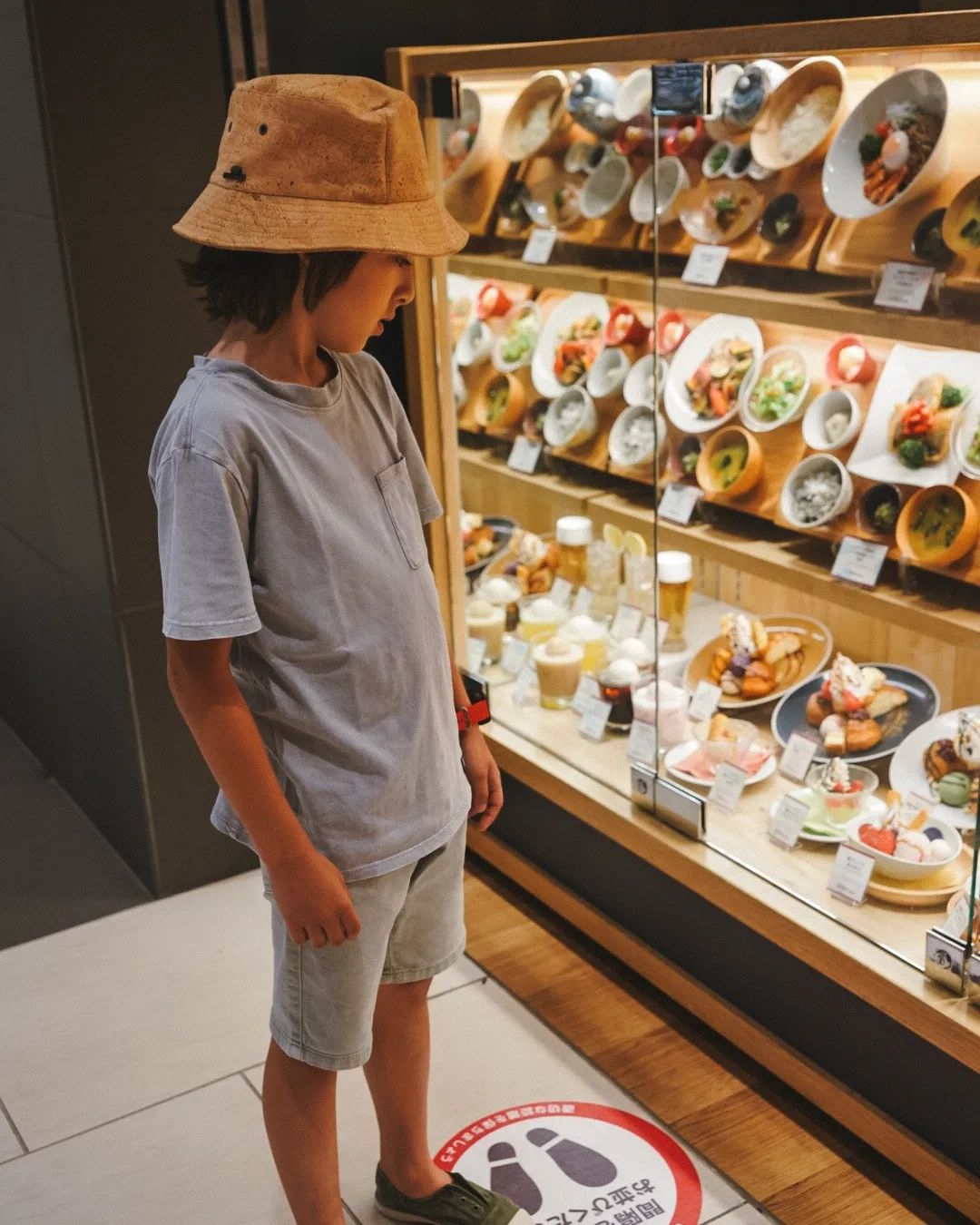 Imagini din vacanța Danei Rogoz cu familia, în Tokyo. Cum a apărut actrița alături de copiii ei și de băiatul soțul ei