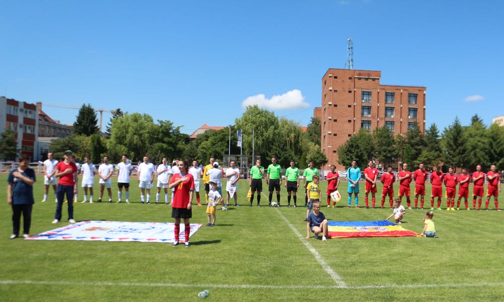 REPORTAJ cu sânge albastru/ Cine este echipa România Regală. Regele lor e golul! Amical cu etichetă cu Heerenveen, pe fostul stadion ”Carol al II-lea”