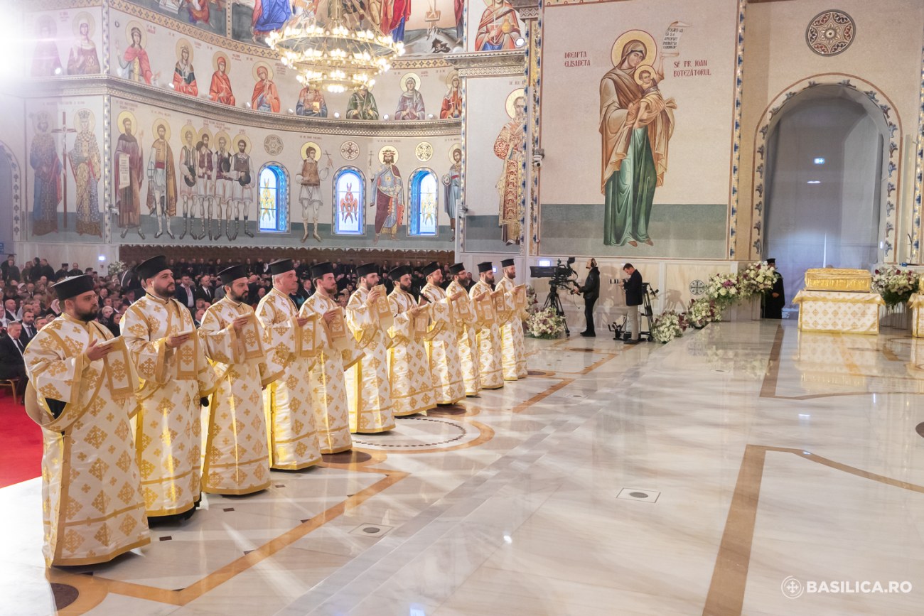 Cum arată Catedrala Mântuirii Neamului în interior. Imagini transmise de Biserica Ortodoxă, pentru că presa a fost interzisă