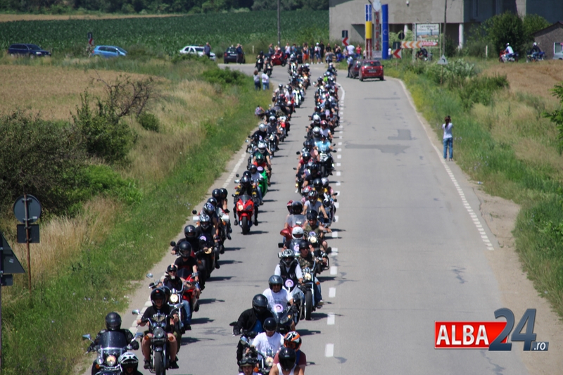 Sute de motociclisti au turat motoarele pe străzile din Alba Iulia FOTO&VIDEO
