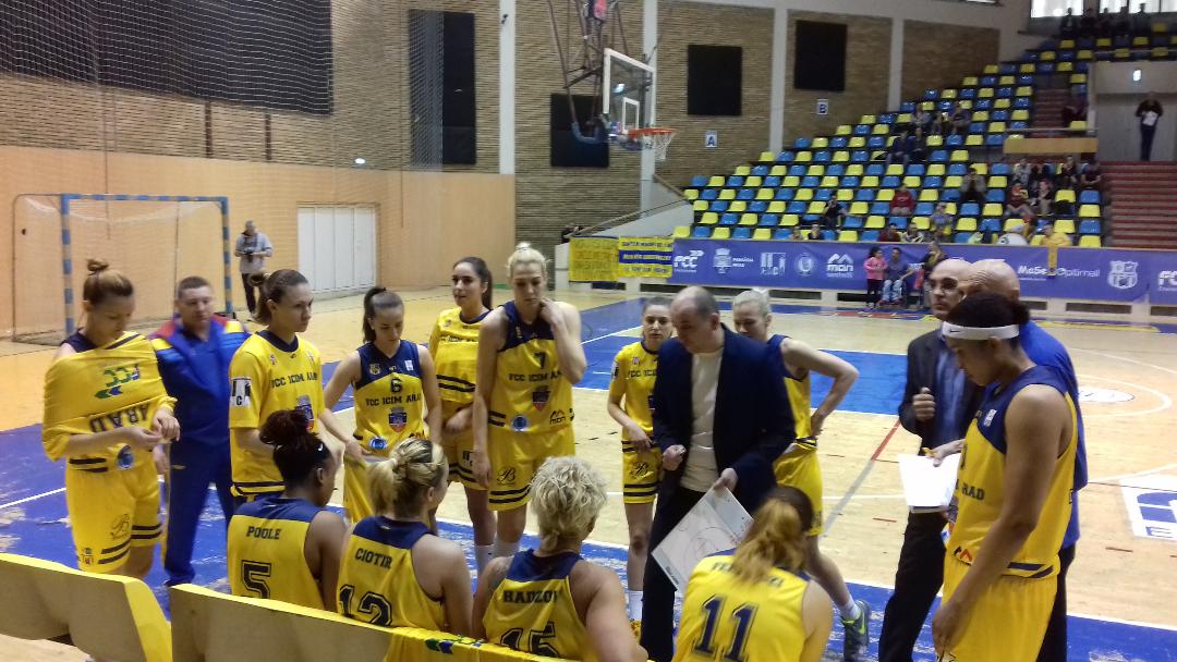Record în baschetul românesc. La meciul FCC ICIM Arad - SCM Timișoara, un sfert s-a terminat cu scorul 18-0 / GALERIE FOTO