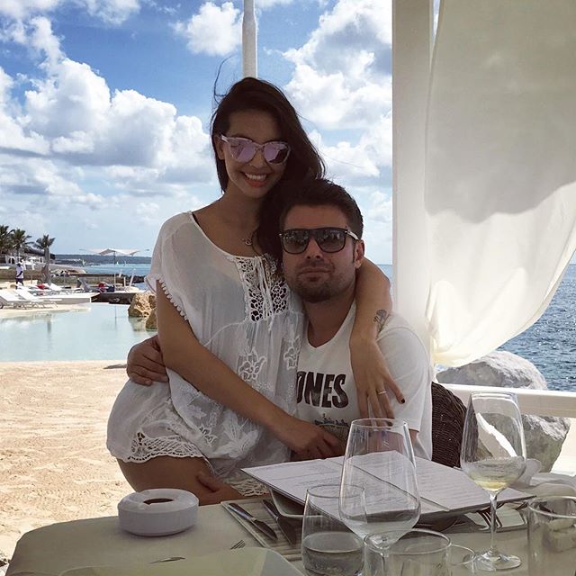 Cum arată Sandra Mutu în costum de baie. Soția lui Adrian Mutu a atras toate privirile pe plaja din Republica Dominicană | GALERIE FOTO