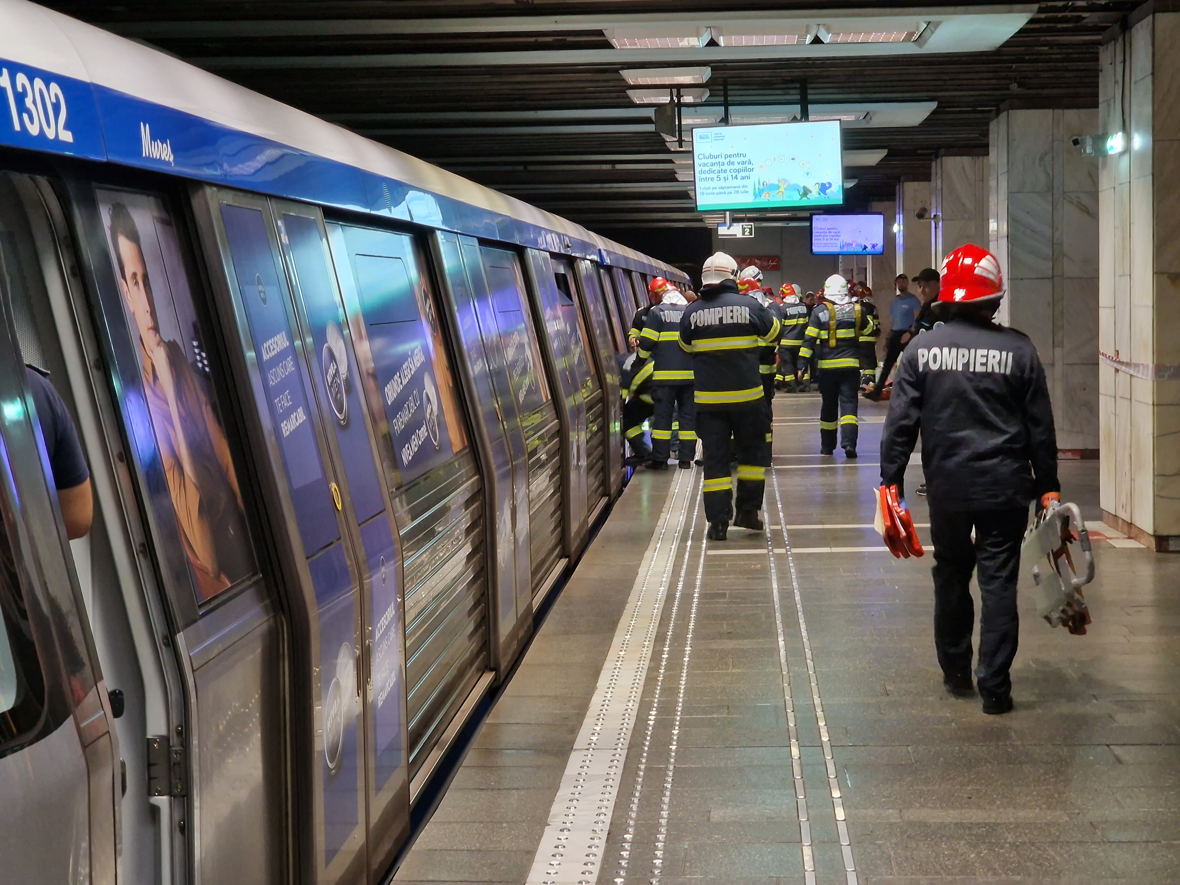 Circulație îngreunată pe magistrala 2 de metrou după ce un bărbat a ajuns pe șine în stația Aviatorilor