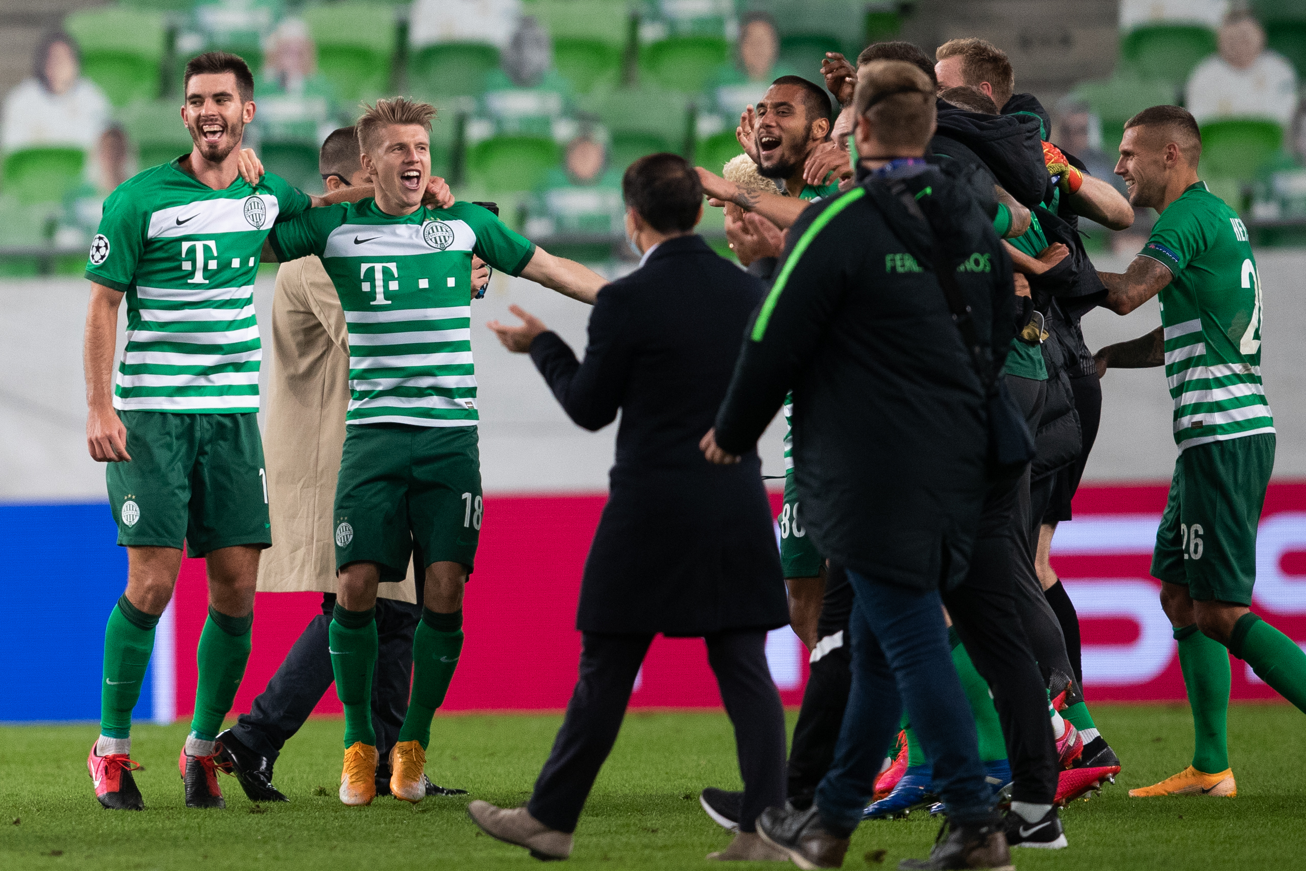 A Ferencváros 25 év után jutott ismét a Bajnokok Ligája csoportkörébe, így érthető a focisták öröme. / Fotó: Zsolnai Péter